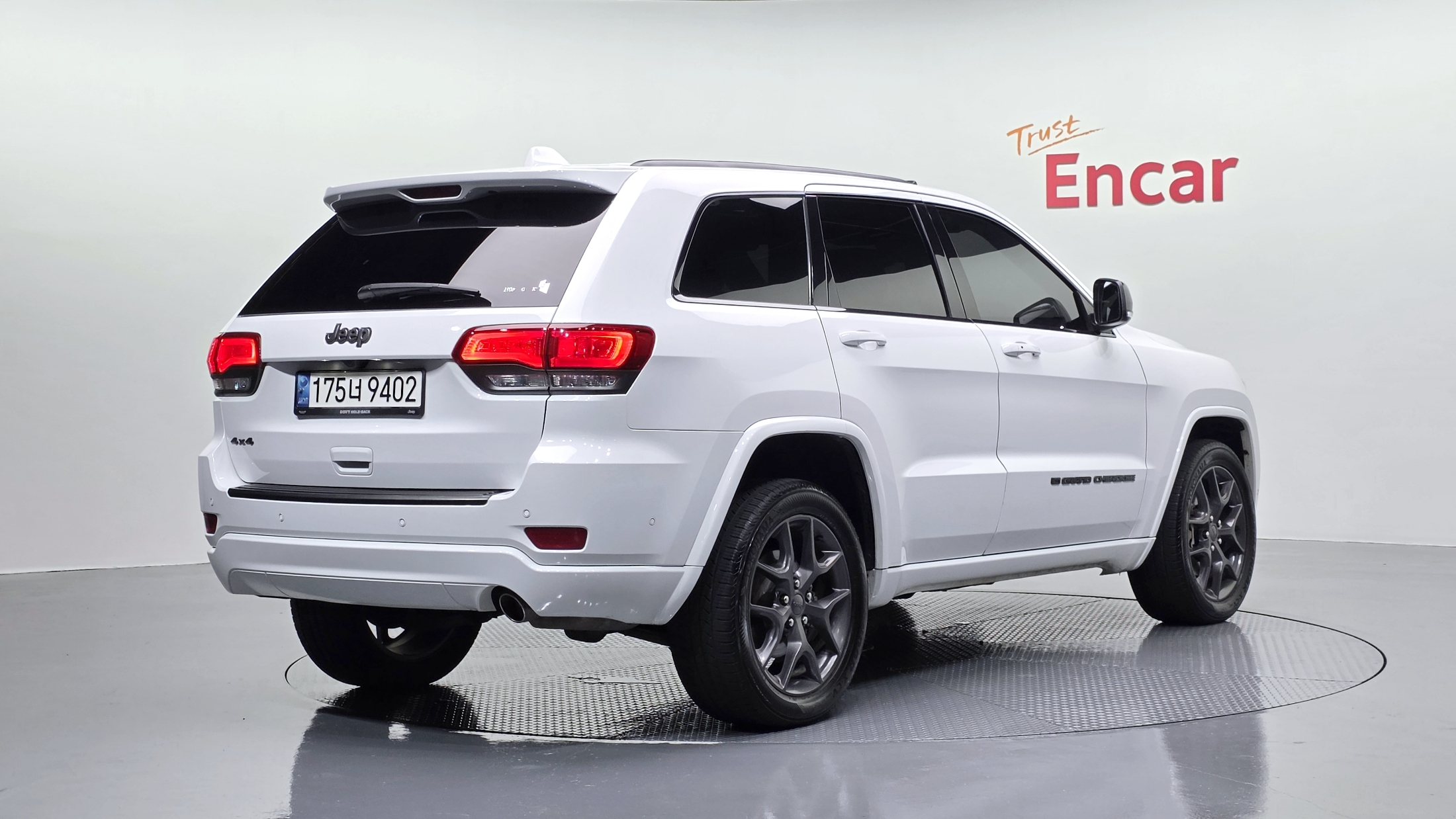 JEEP GRAND CHEROKEE photo 2