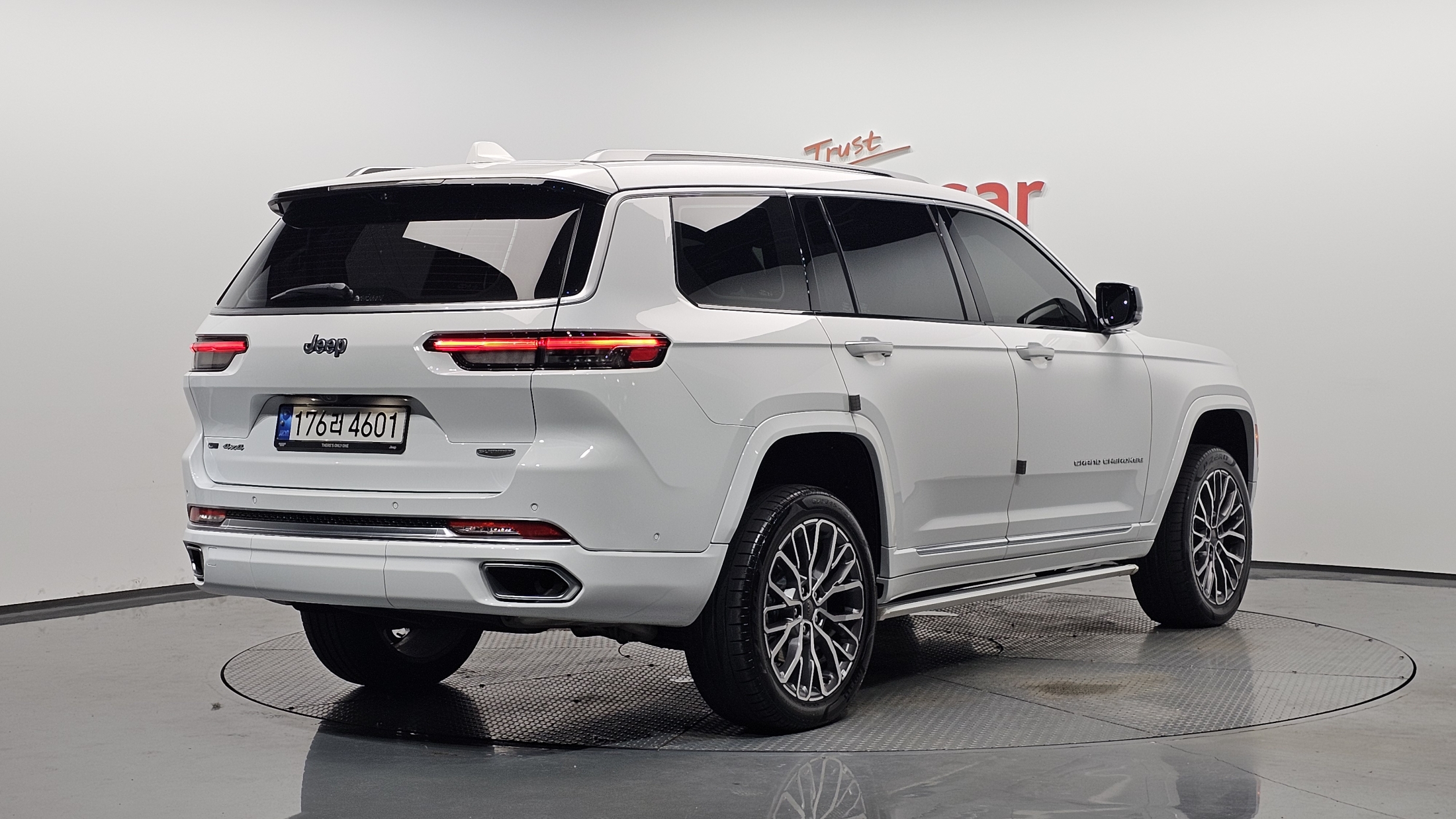 JEEP GRAND CHEROKEE photo 2
