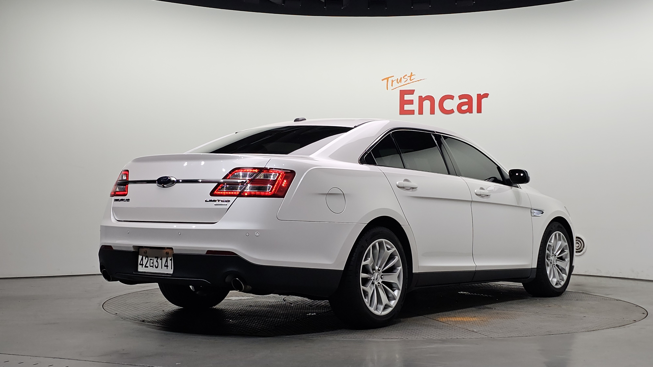 FORD TAURUS photo 2