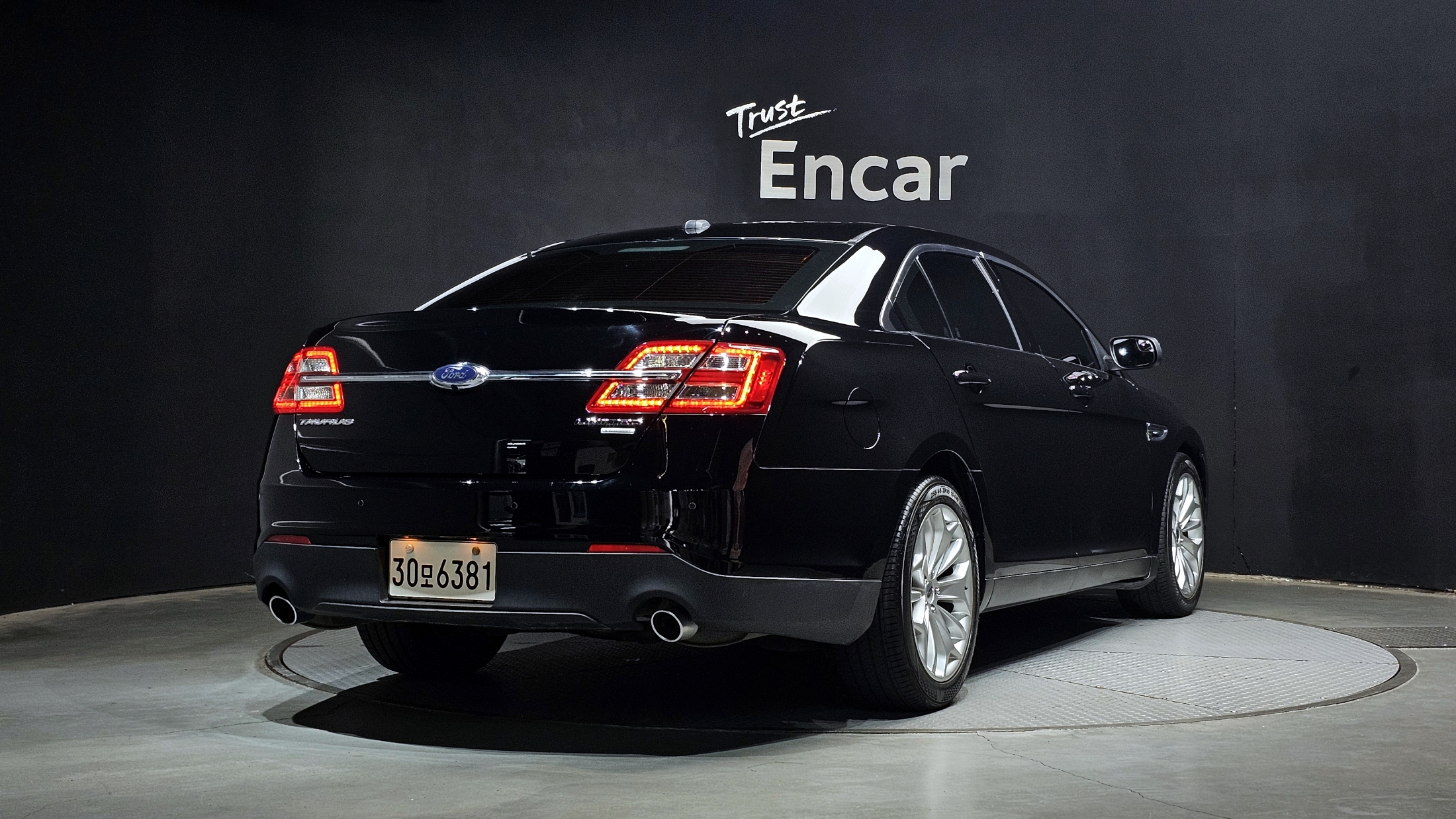 FORD TAURUS photo 2