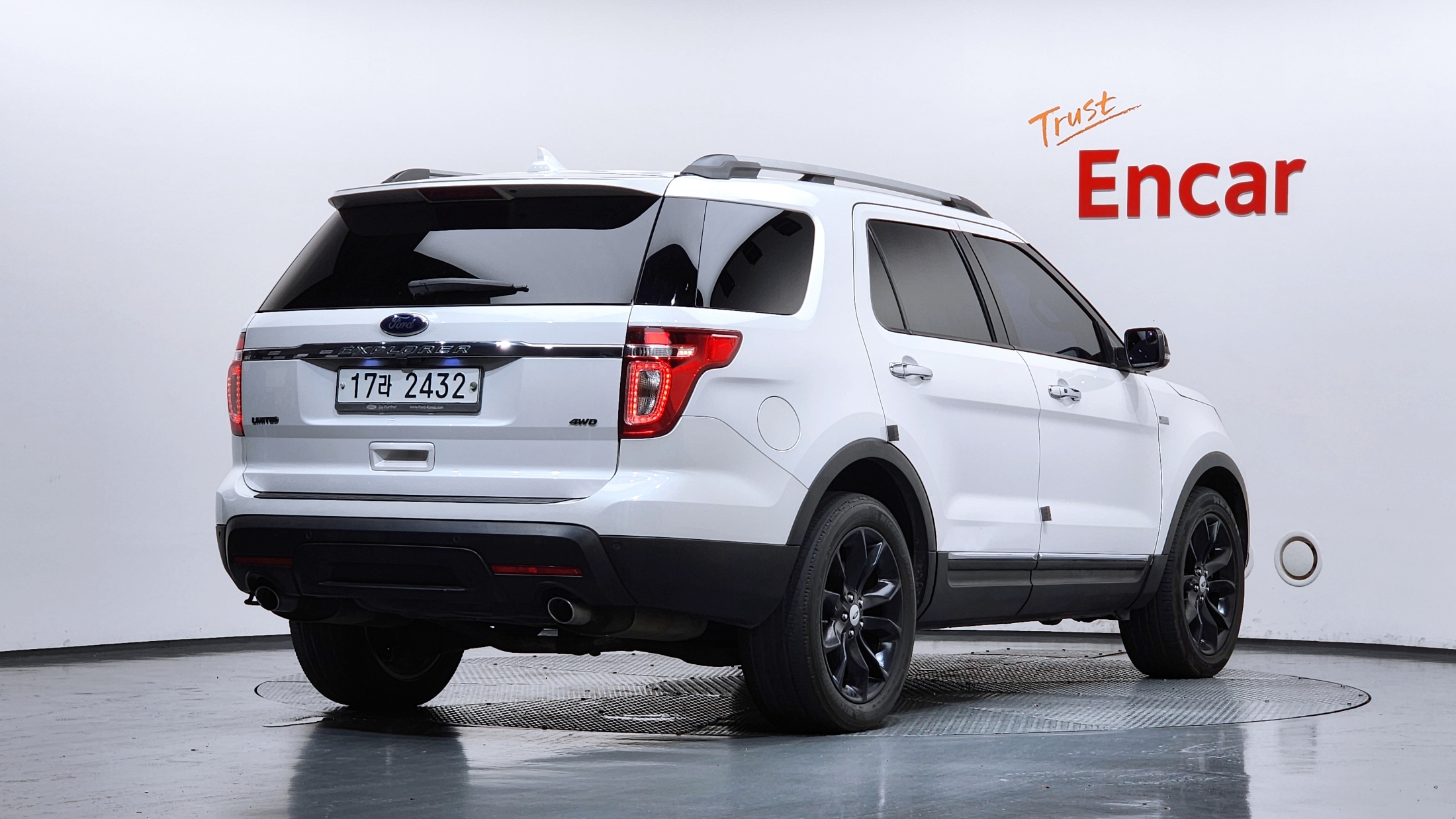 FORD EXPLORER photo 2