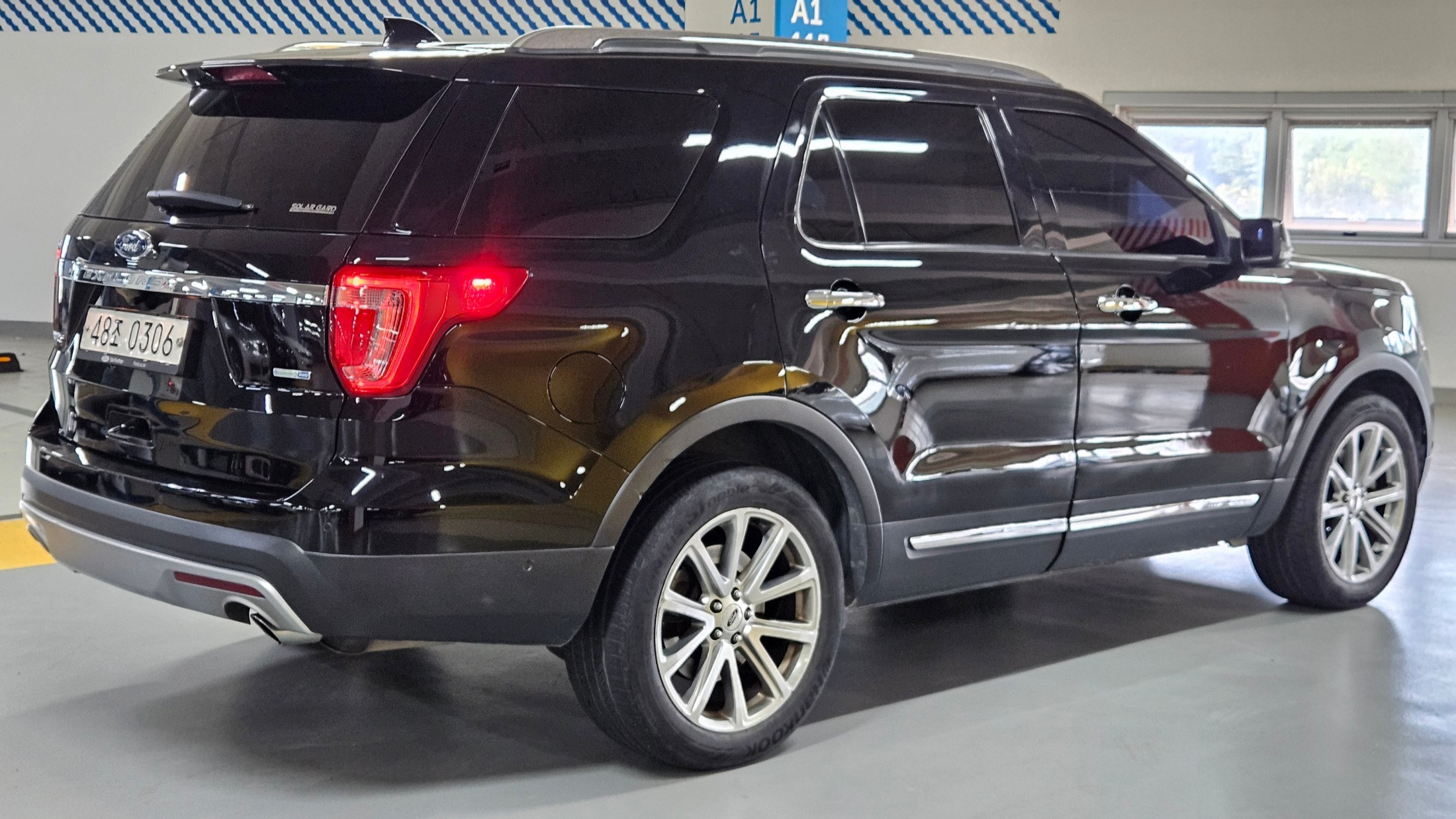 FORD EXPLORER photo 3