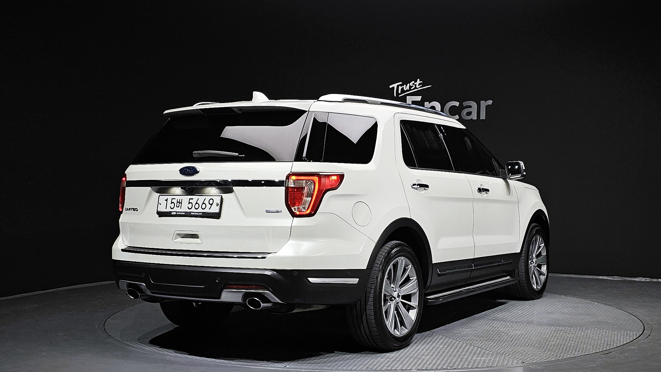 FORD EXPLORER photo 2