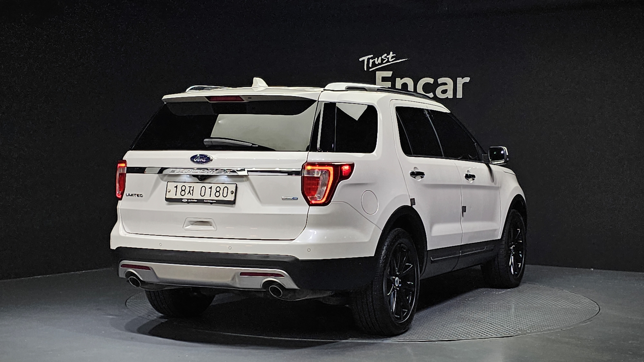 FORD EXPLORER photo 2
