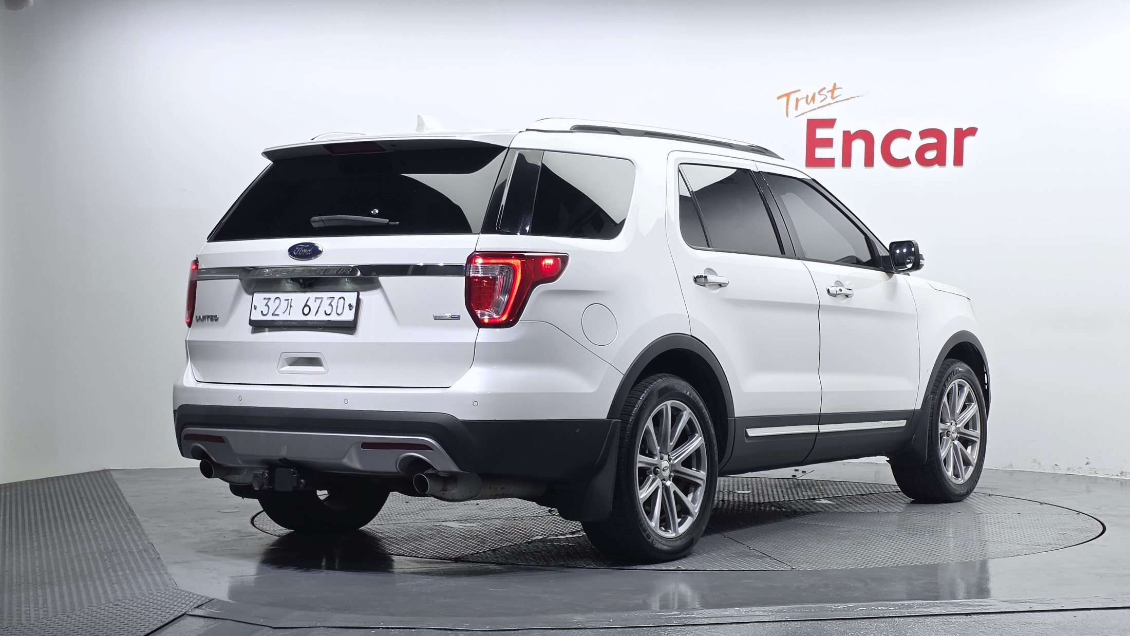 FORD EXPLORER photo 2