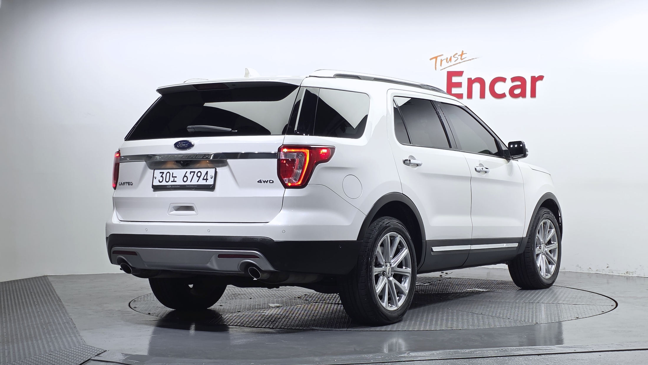 FORD EXPLORER photo 2