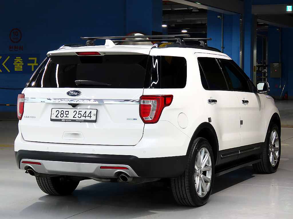FORD EXPLORER photo 2