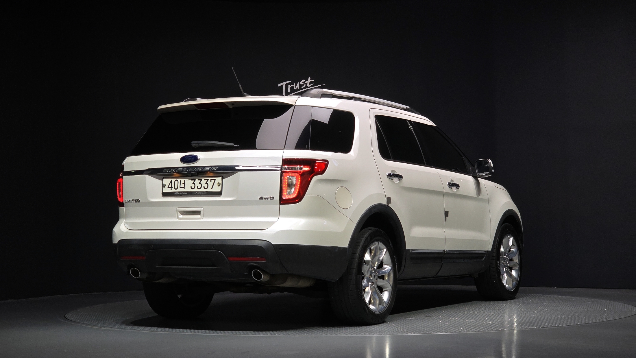 FORD EXPLORER photo 2
