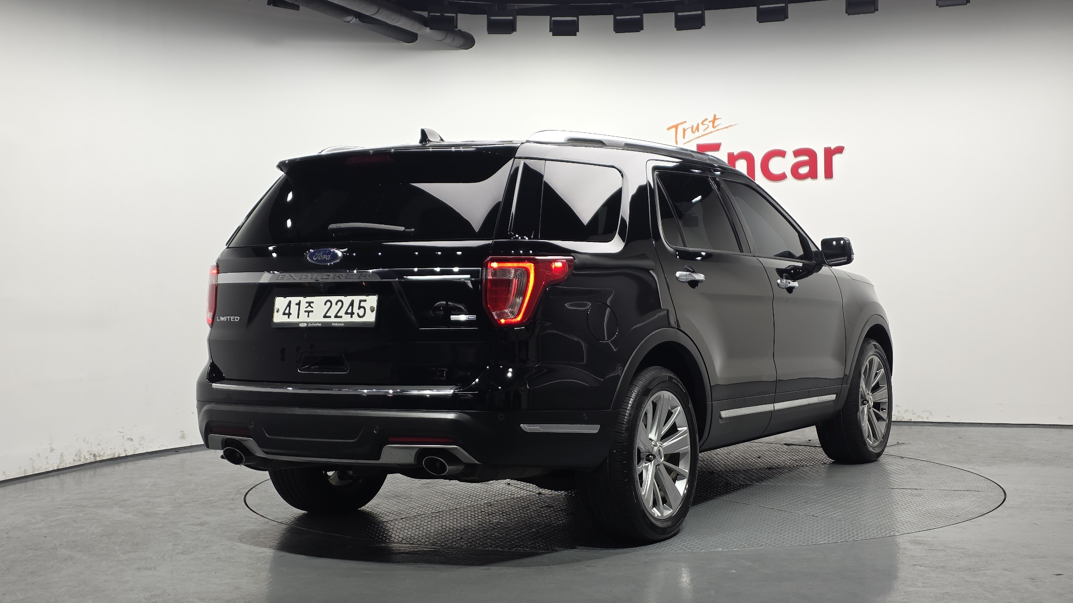 FORD EXPLORER photo 2