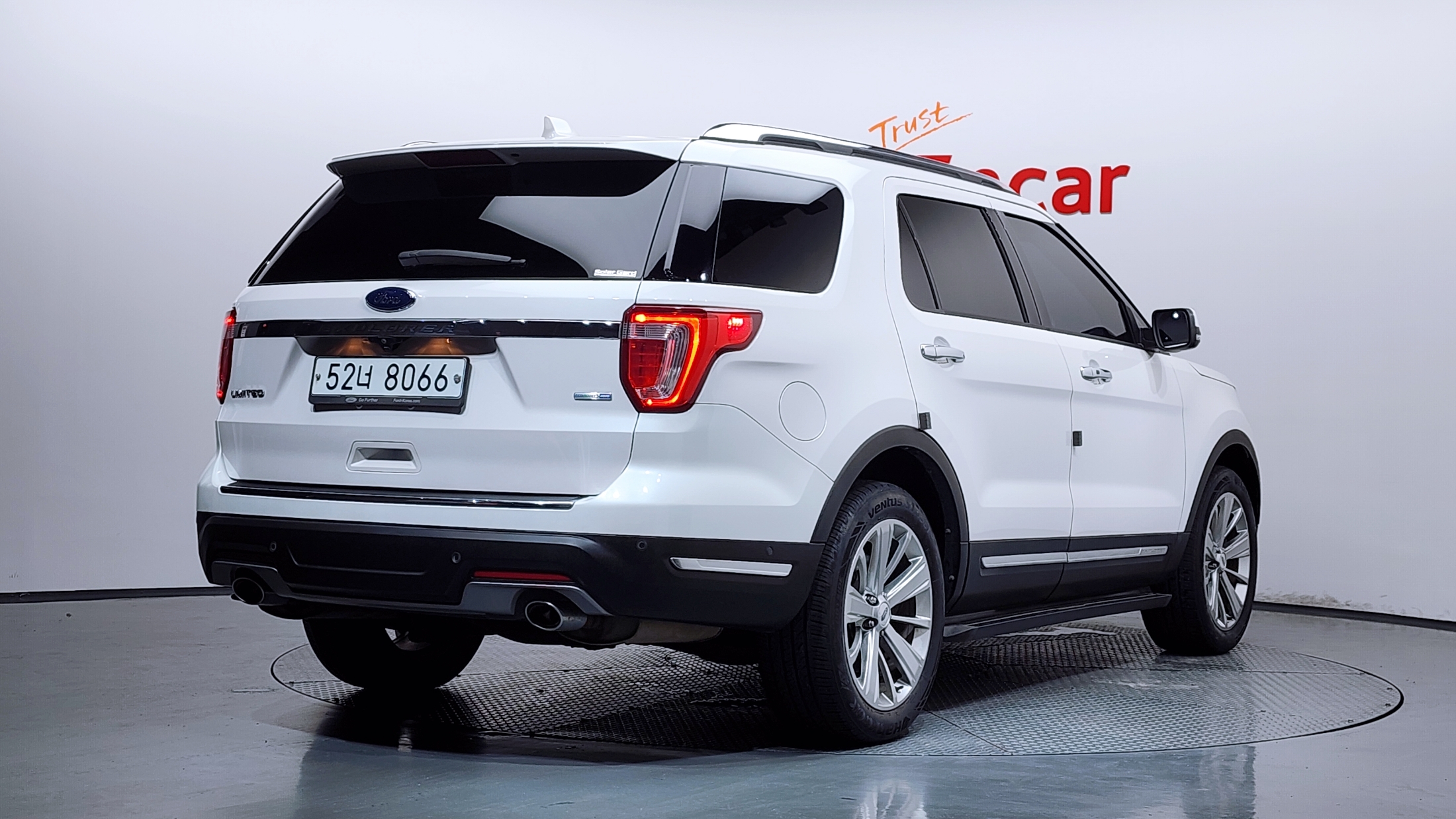 FORD EXPLORER photo 2
