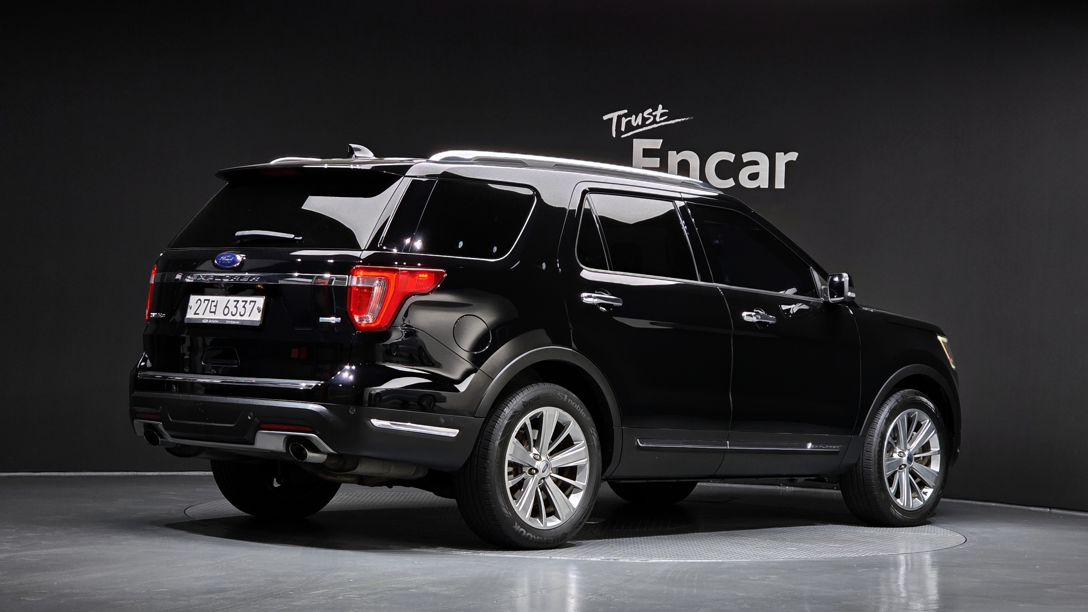 FORD EXPLORER photo 2