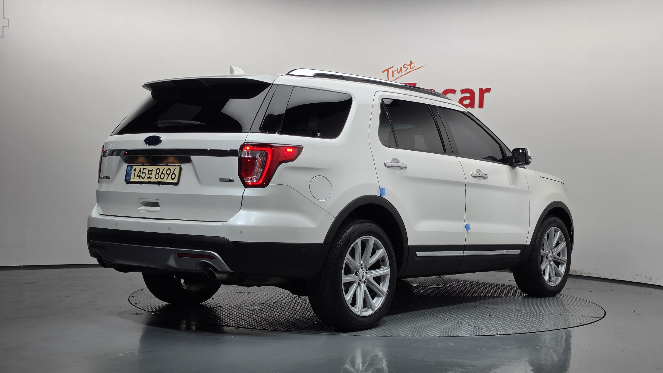 FORD EXPLORER photo 2