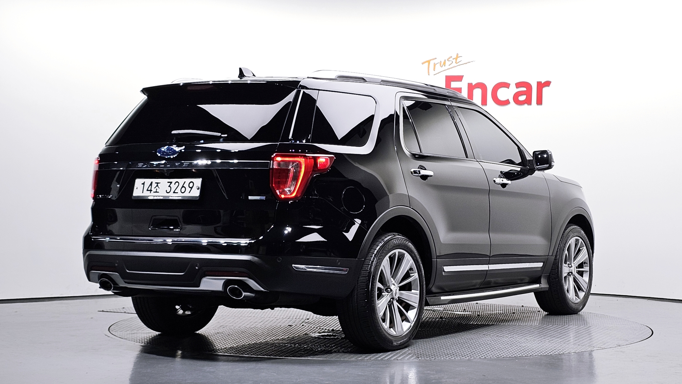 FORD EXPLORER photo 2