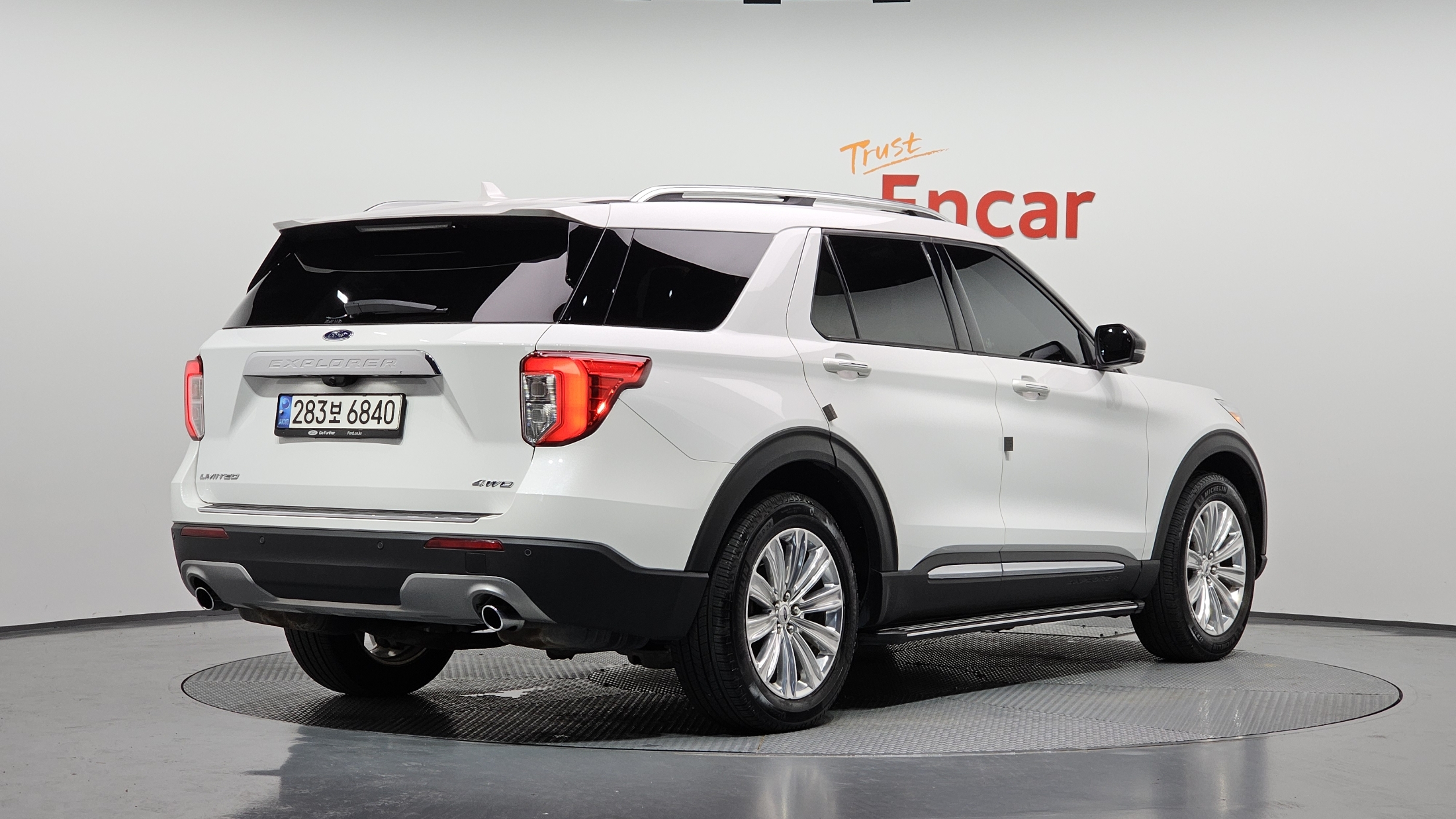 FORD EXPLORER photo 2
