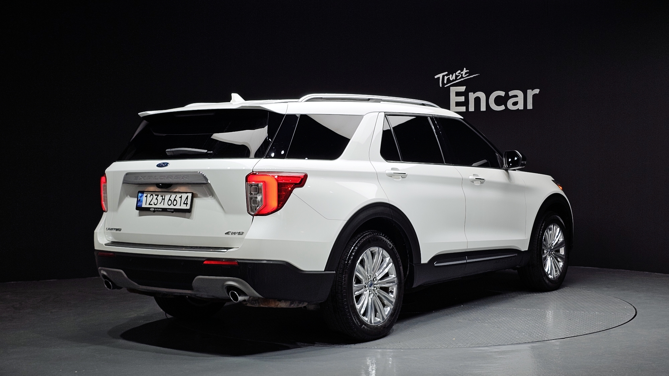 FORD EXPLORER photo 2
