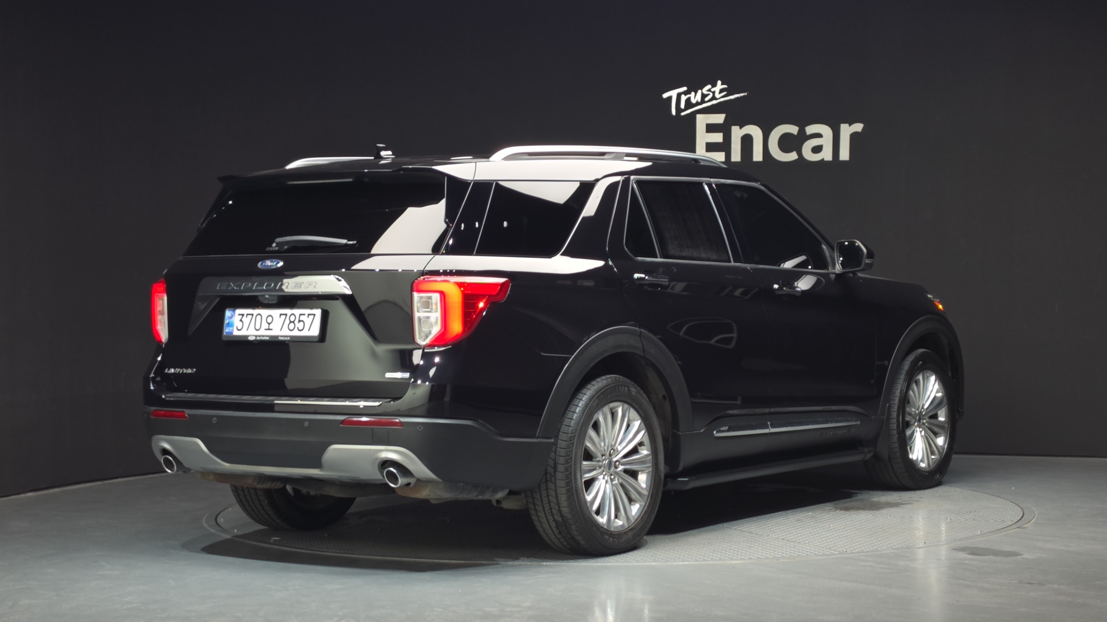 FORD EXPLORER photo 2