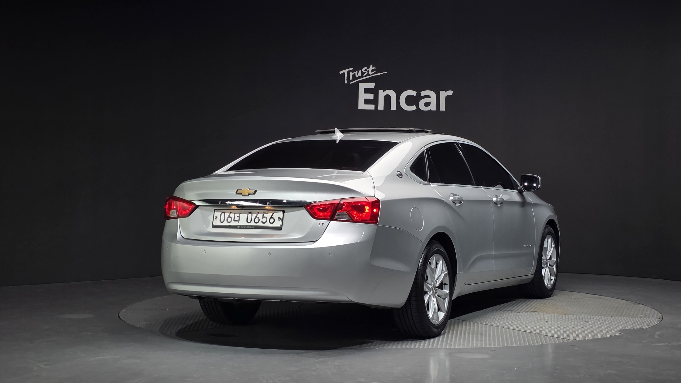 CHEVROLET IMPALA photo 2