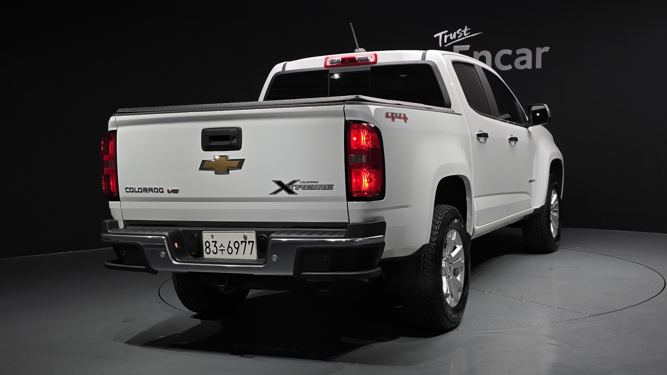 CHEVROLET COLORADO photo 2
