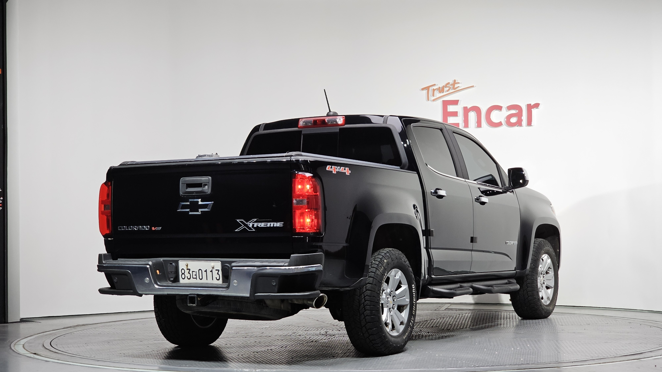 CHEVROLET COLORADO photo 2