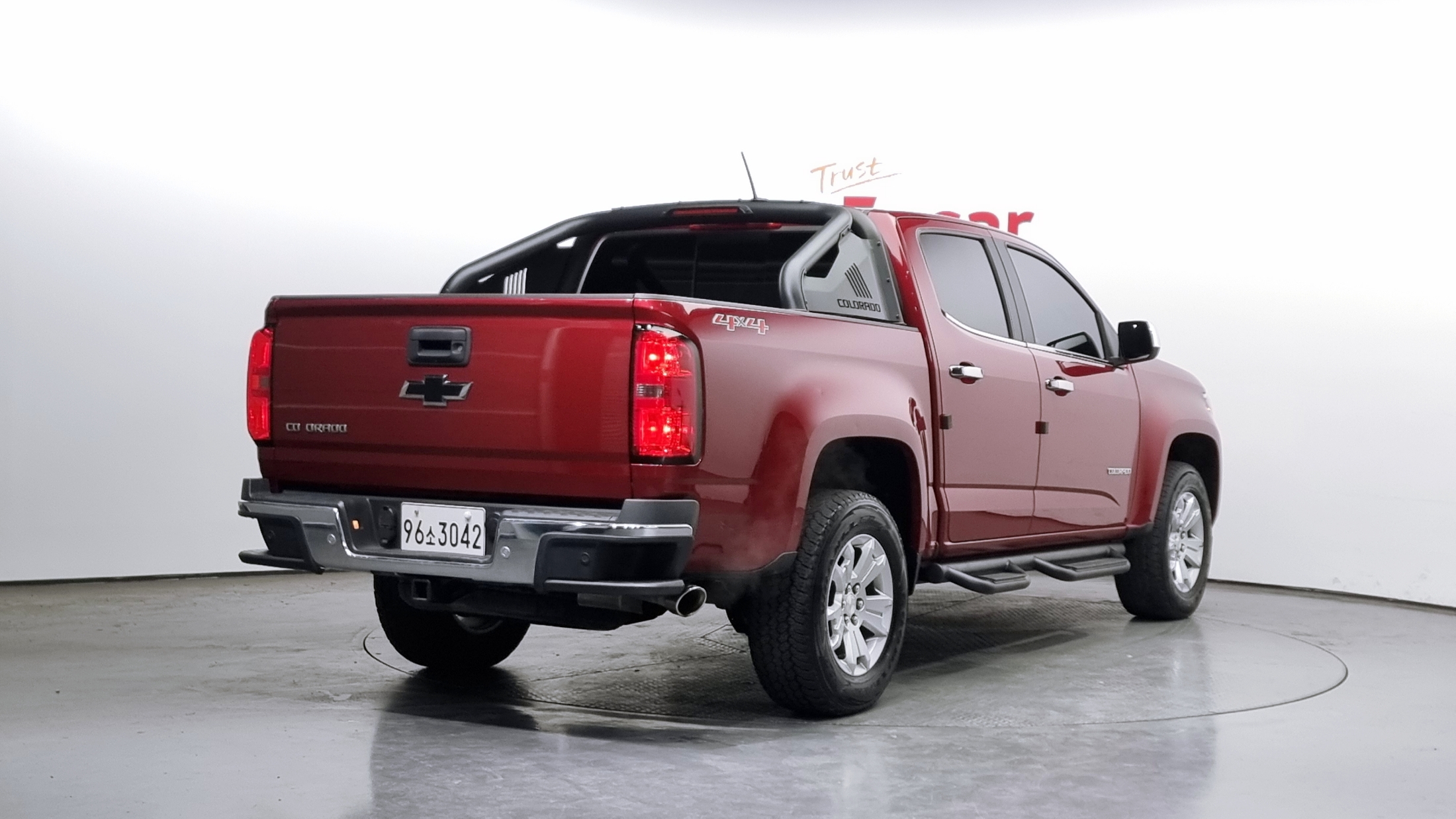 CHEVROLET COLORADO photo 2