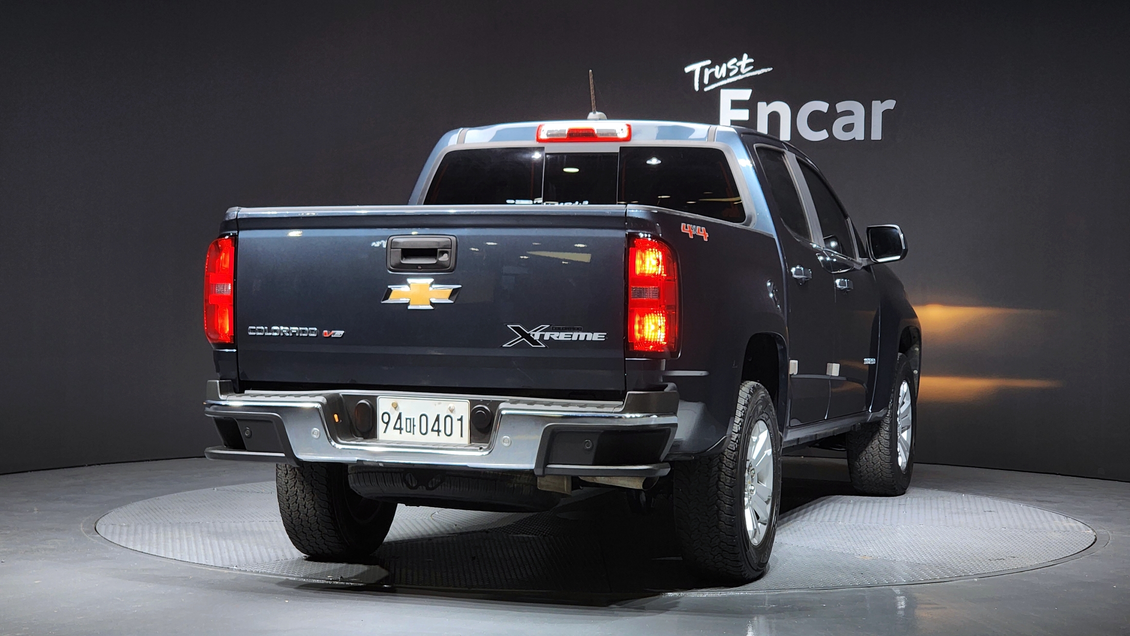 CHEVROLET COLORADO photo 2