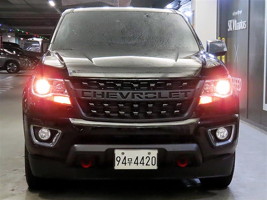 CHEVROLET COLORADO photo 2