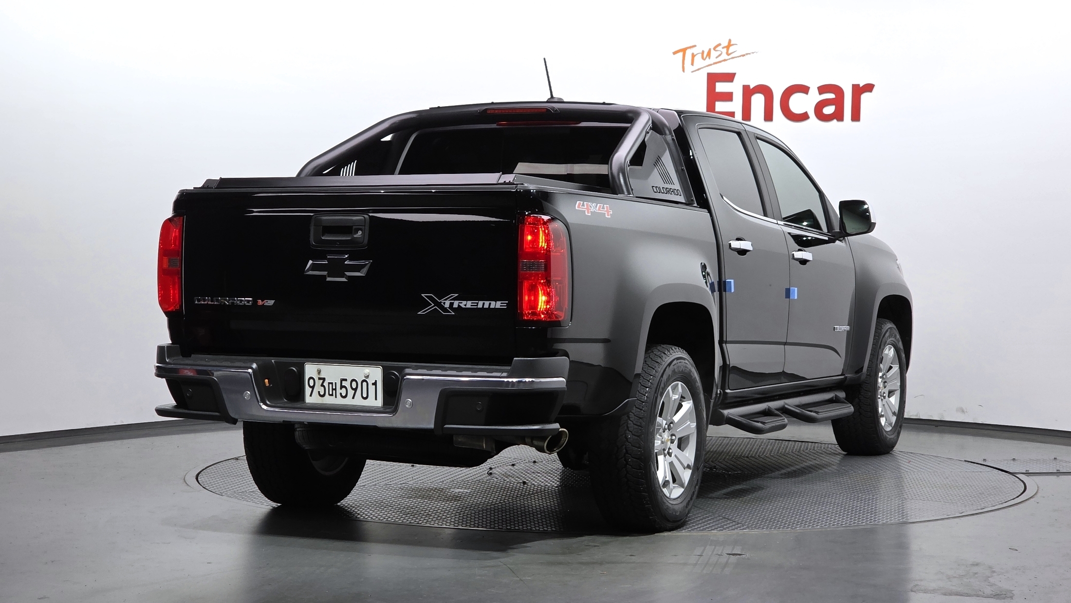 CHEVROLET COLORADO photo 2