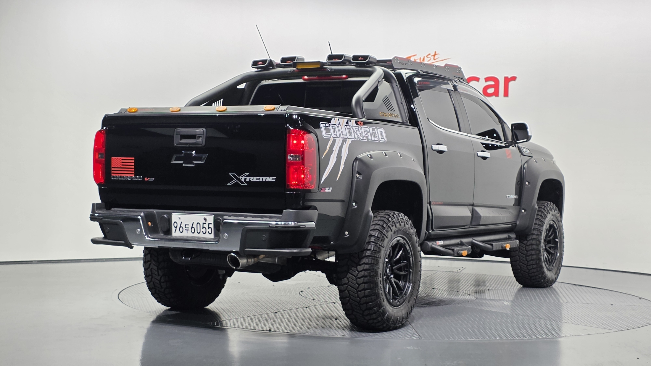CHEVROLET COLORADO photo 2