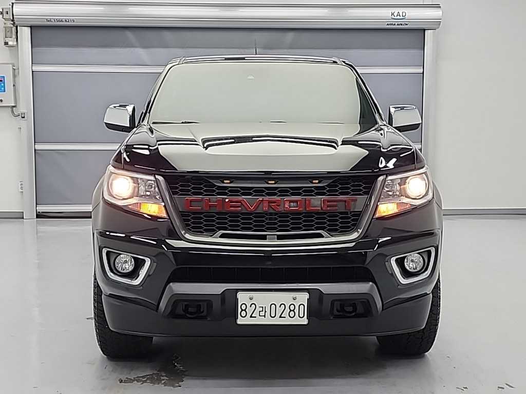 CHEVROLET COLORADO photo 2