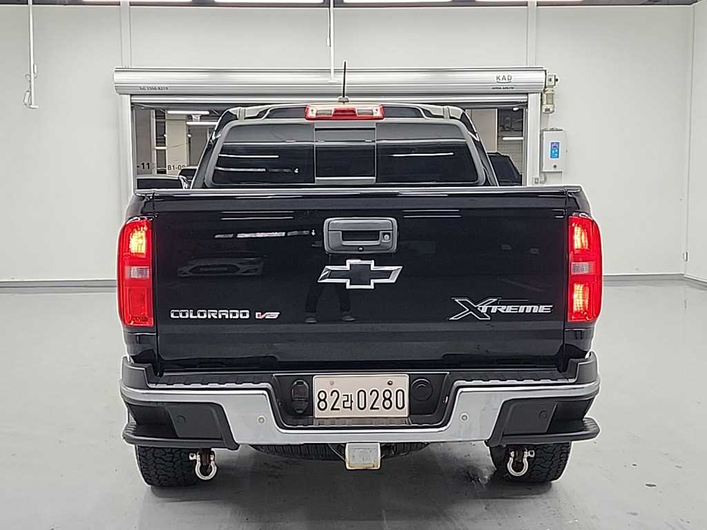 CHEVROLET COLORADO photo 3