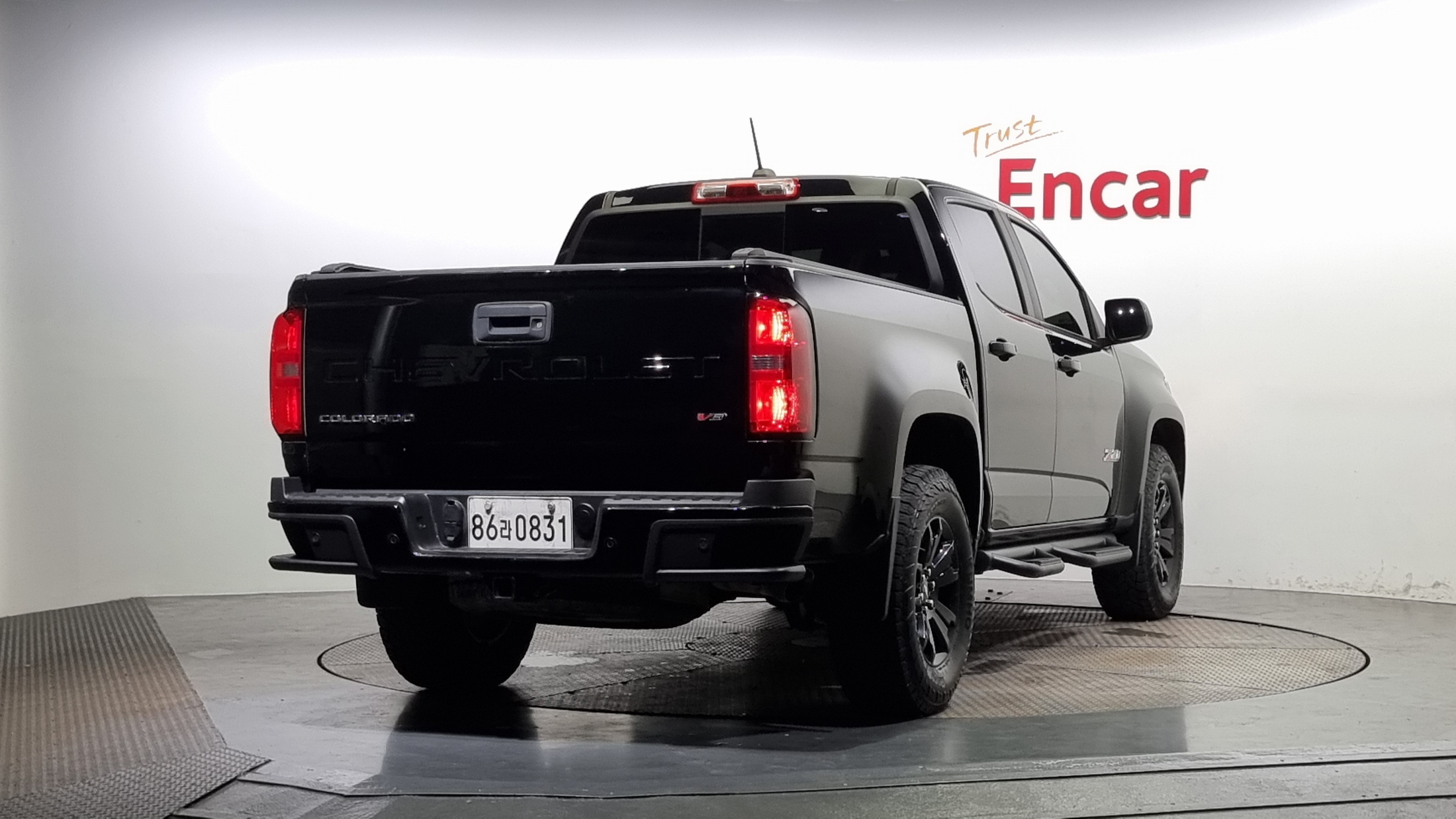 CHEVROLET COLORADO photo 2