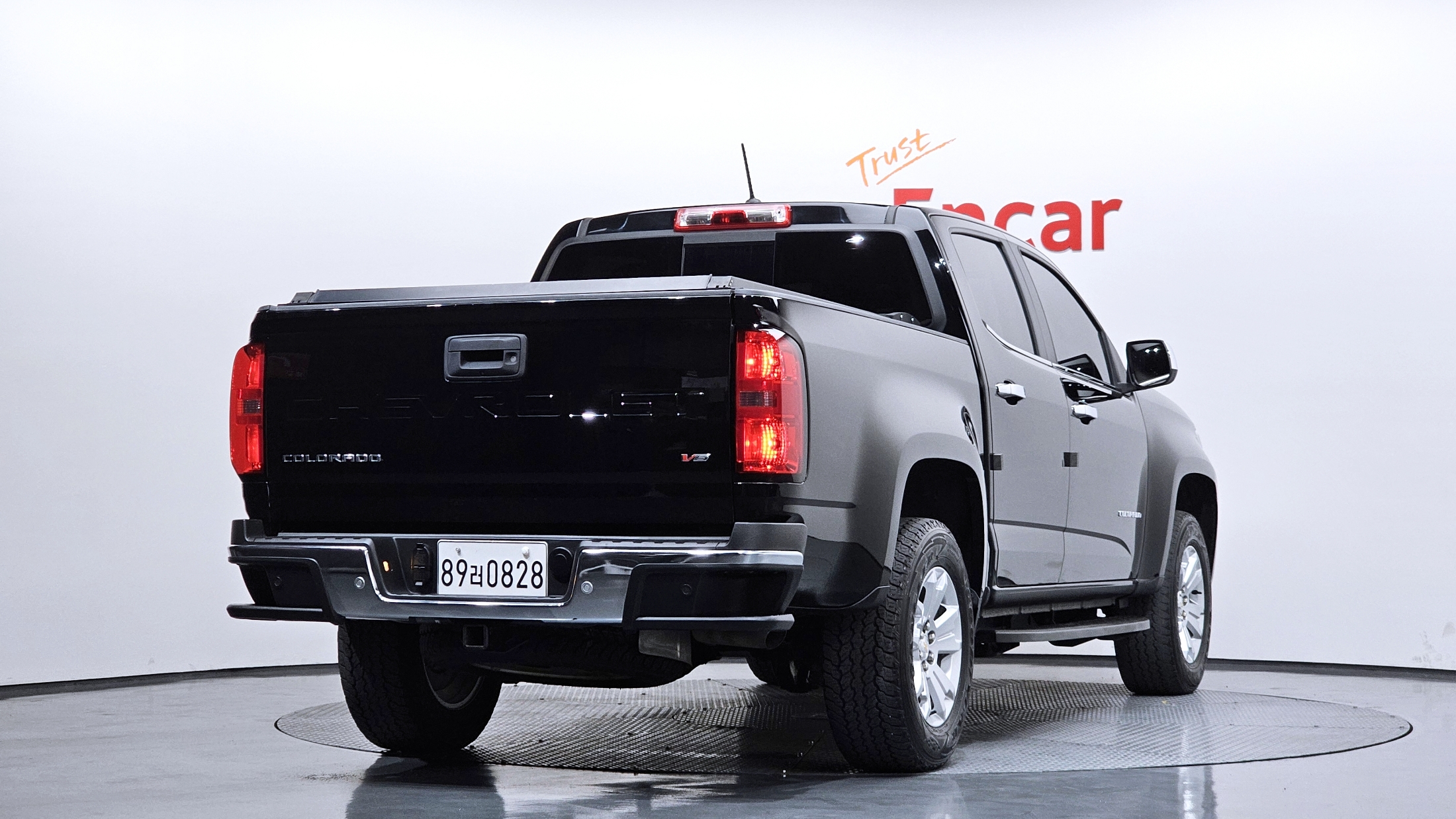 CHEVROLET COLORADO photo 2