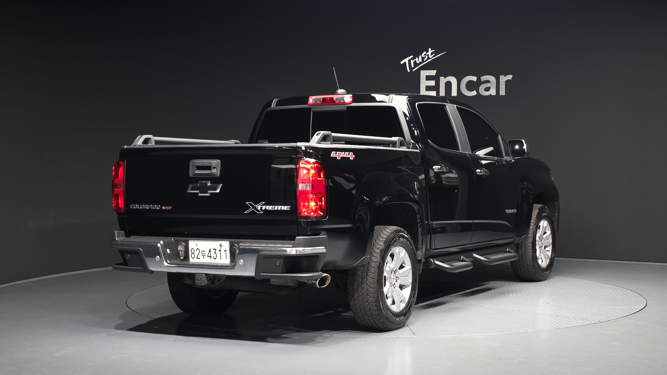 CHEVROLET COLORADO photo 2