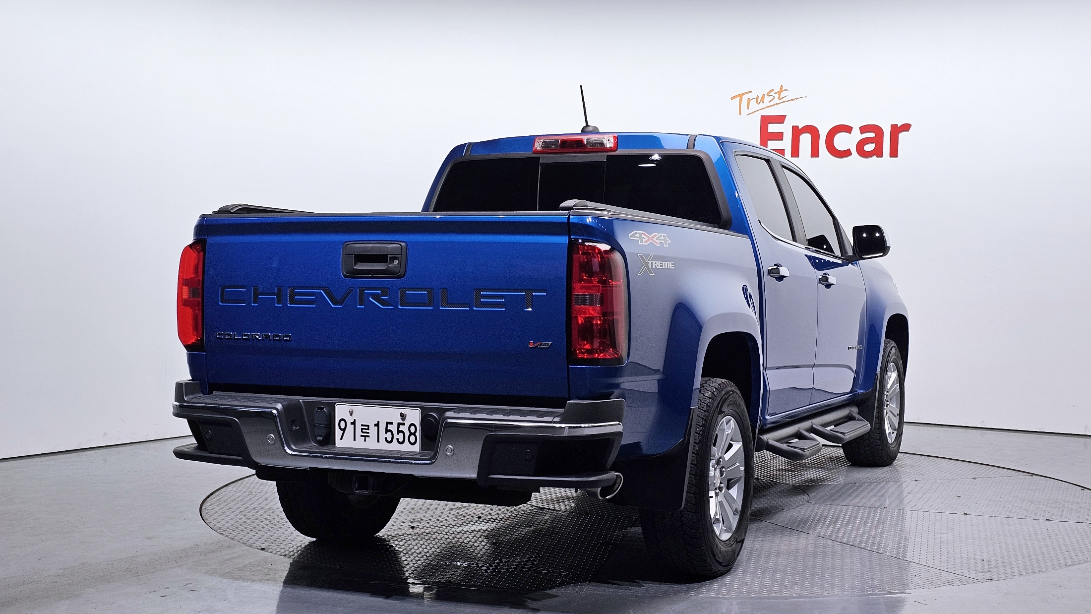 CHEVROLET COLORADO photo 2
