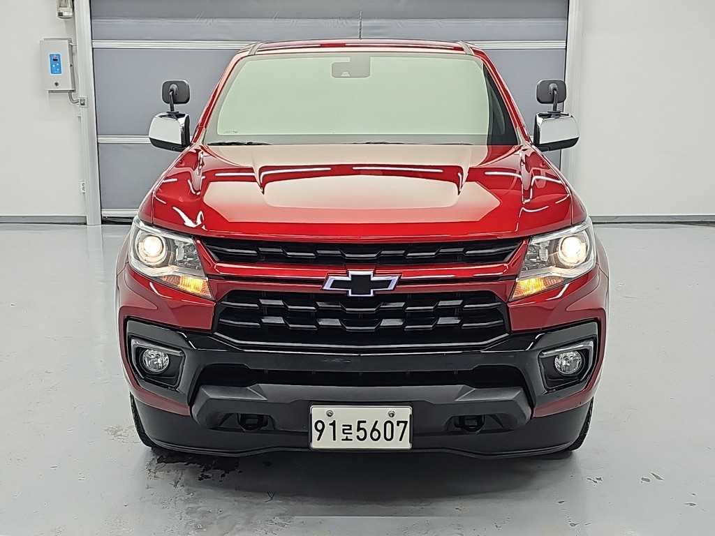 CHEVROLET COLORADO photo 2