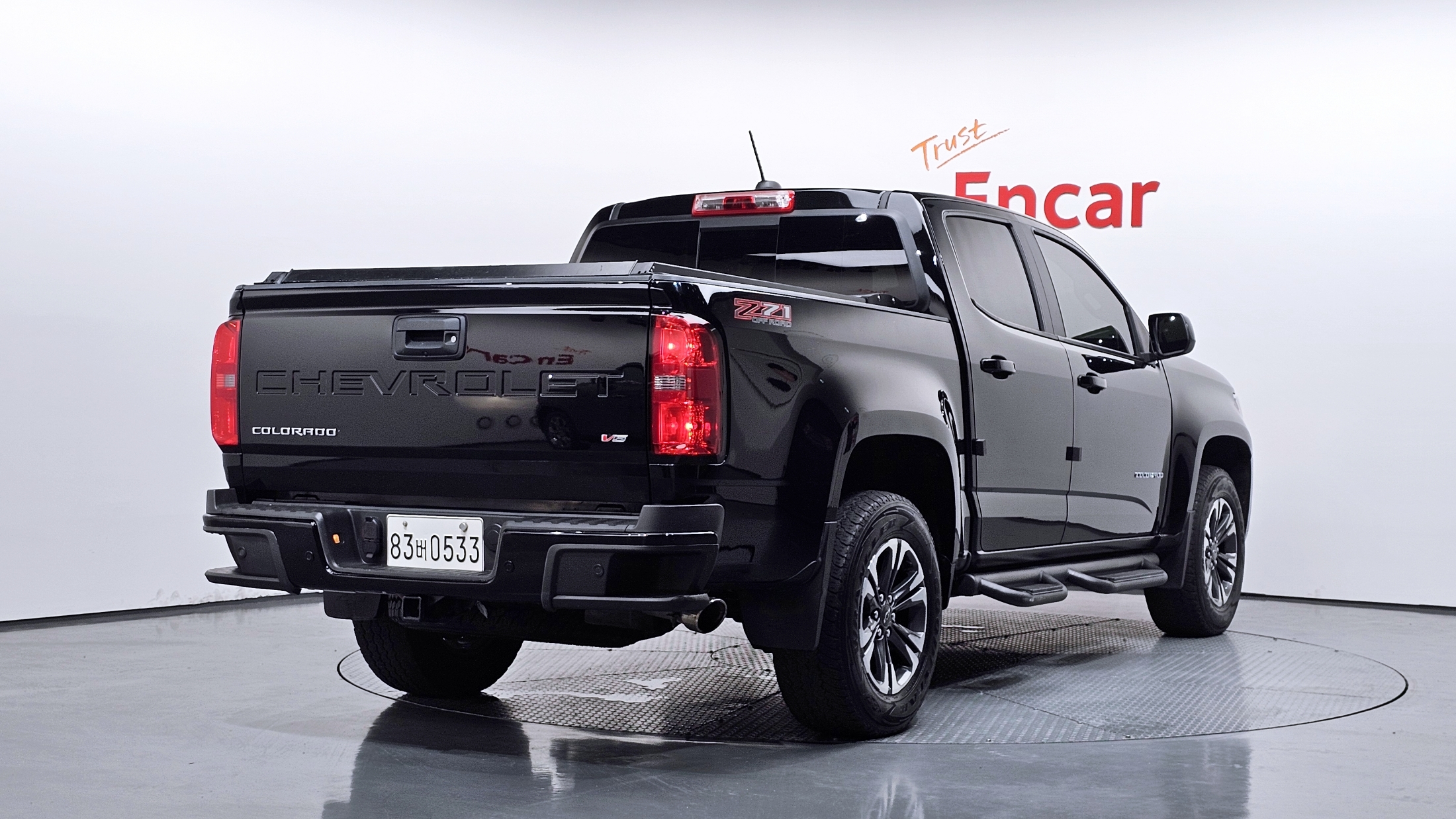 CHEVROLET COLORADO photo 2