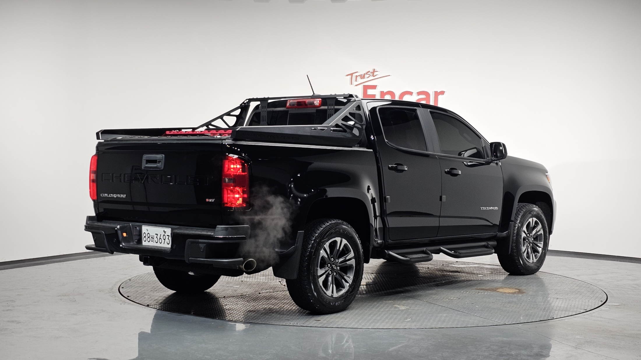 CHEVROLET COLORADO photo 2