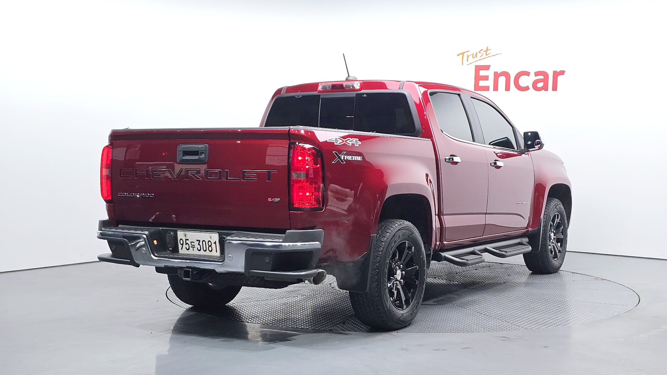 CHEVROLET COLORADO photo 2