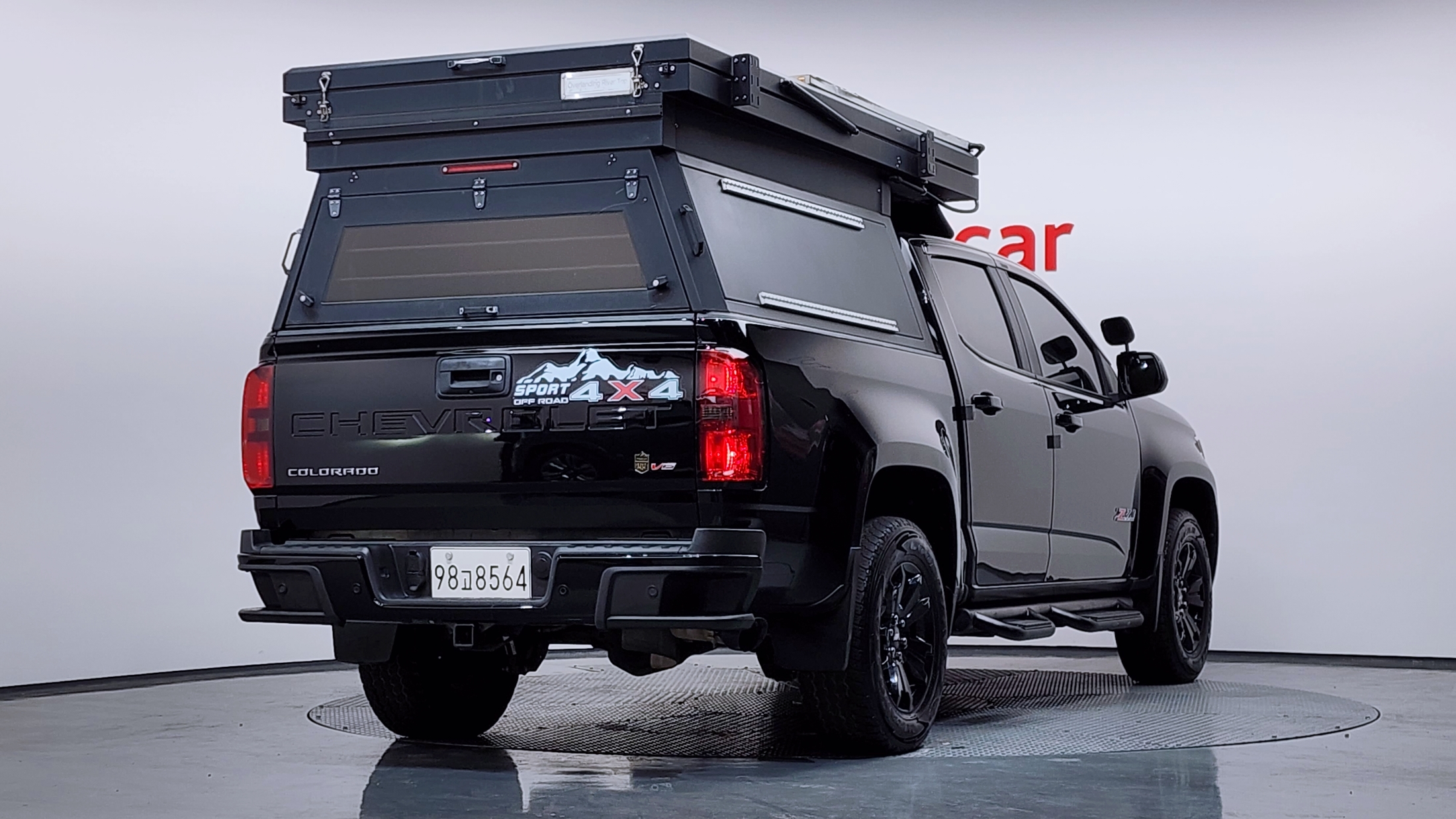 CHEVROLET COLORADO photo 2