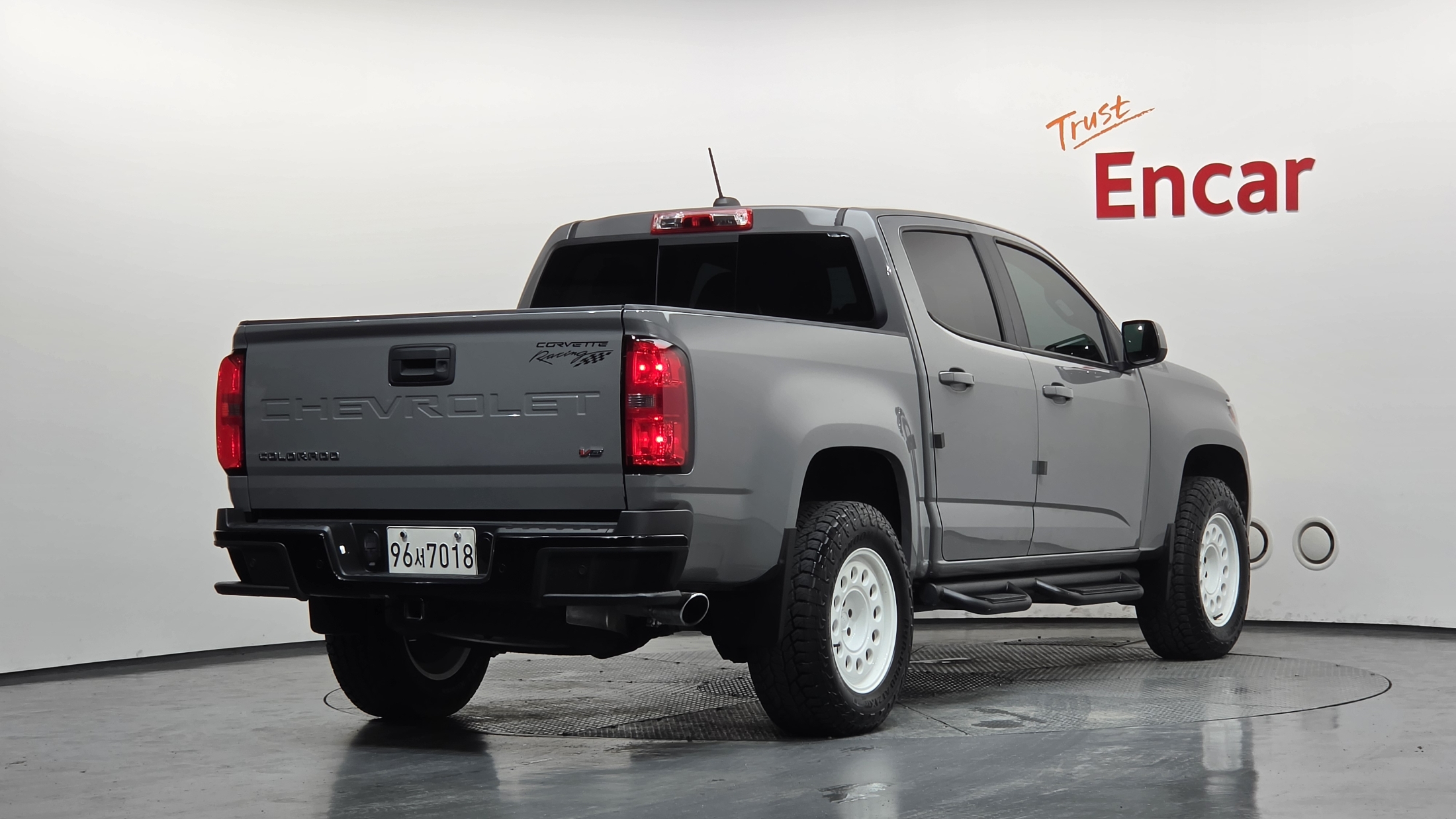 CHEVROLET COLORADO photo 2