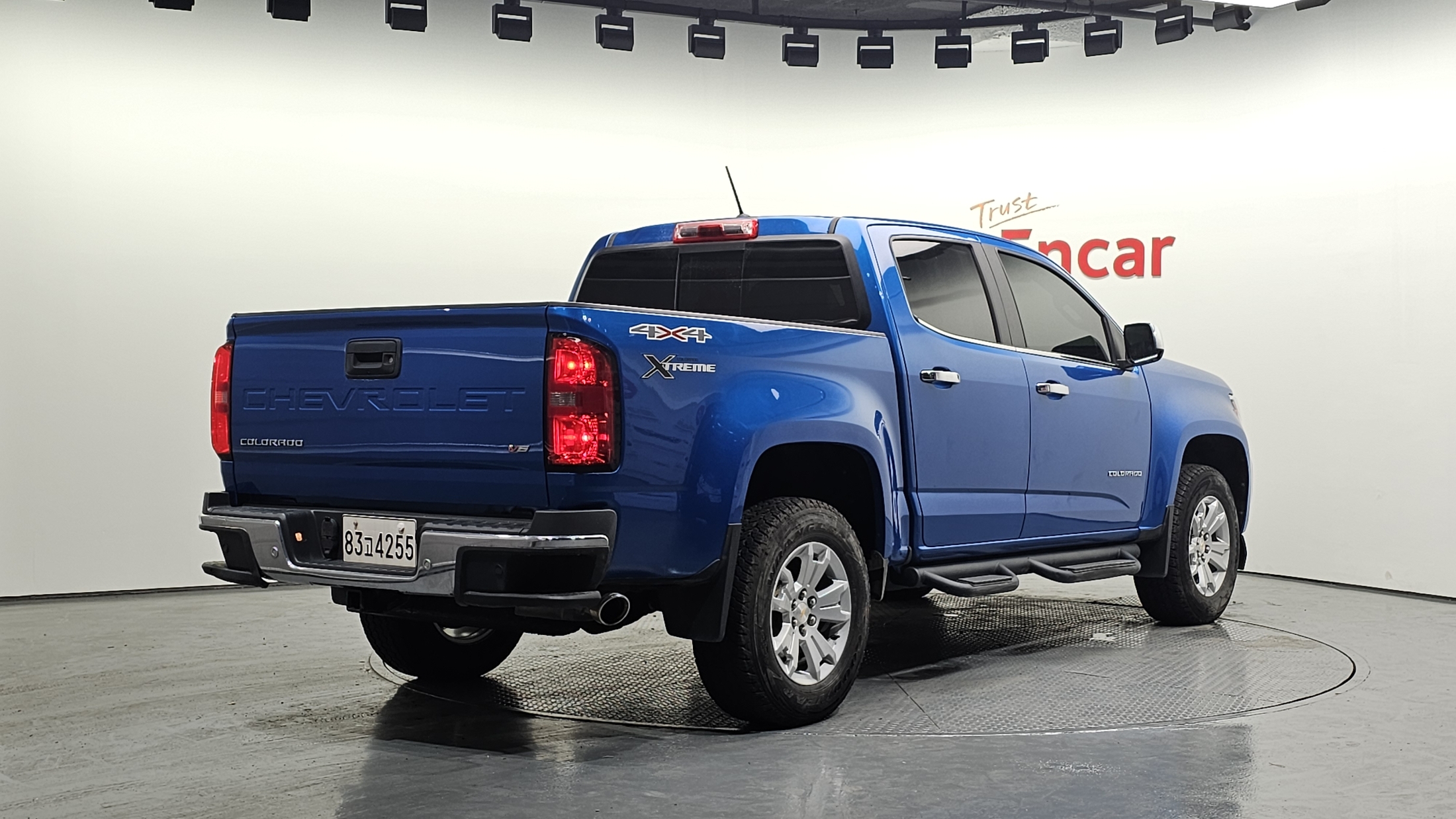 CHEVROLET COLORADO photo 2