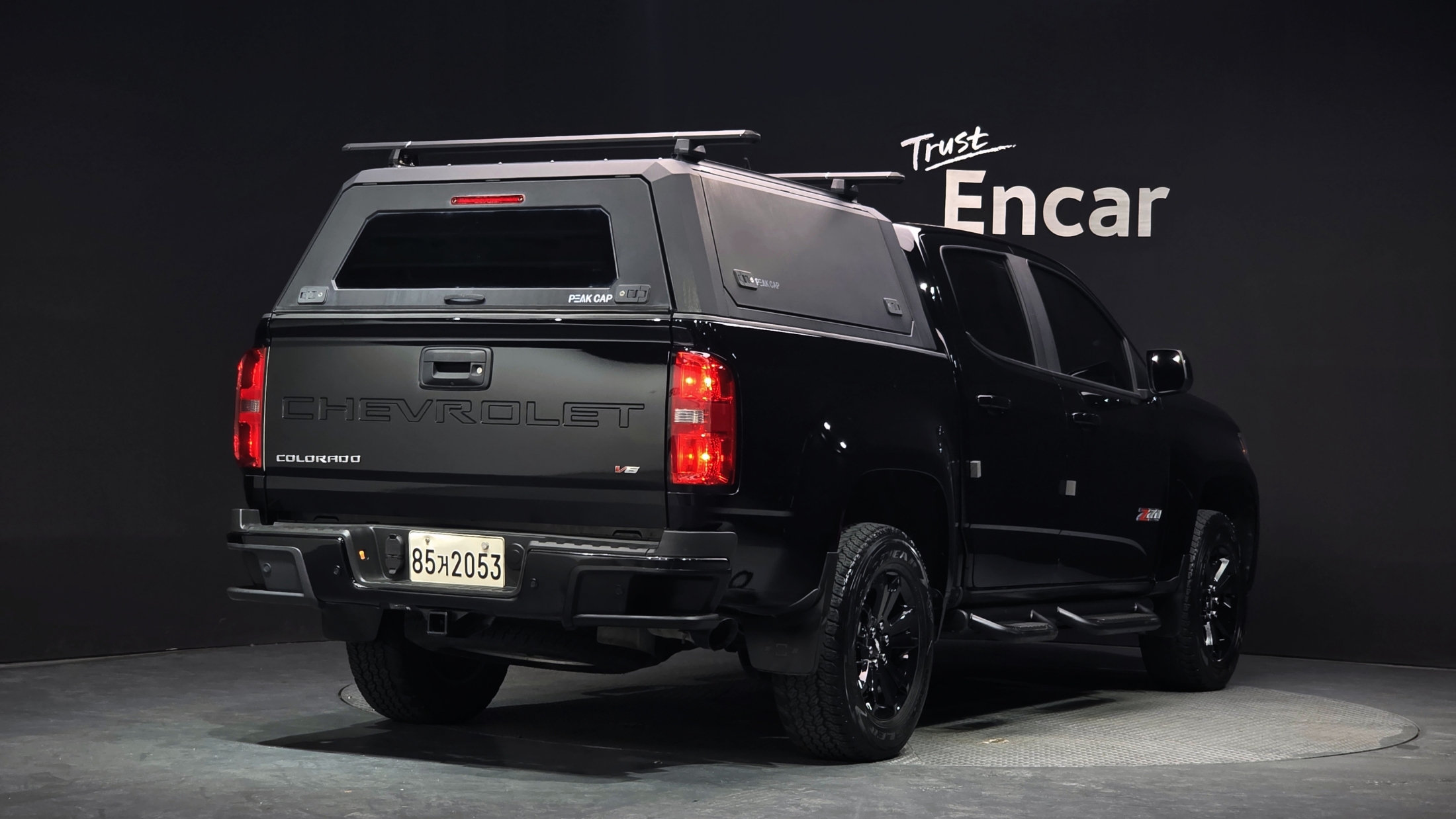 CHEVROLET COLORADO photo 2