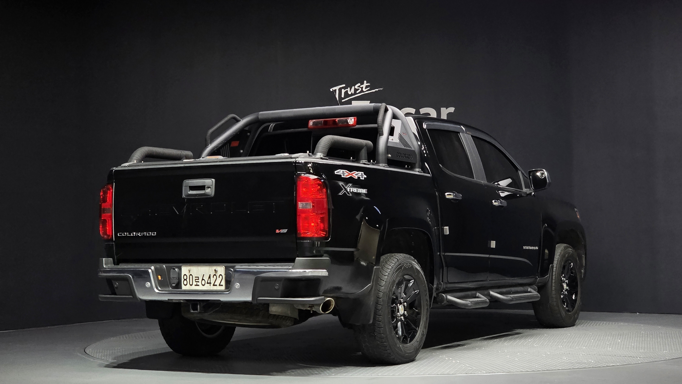 CHEVROLET COLORADO photo 2