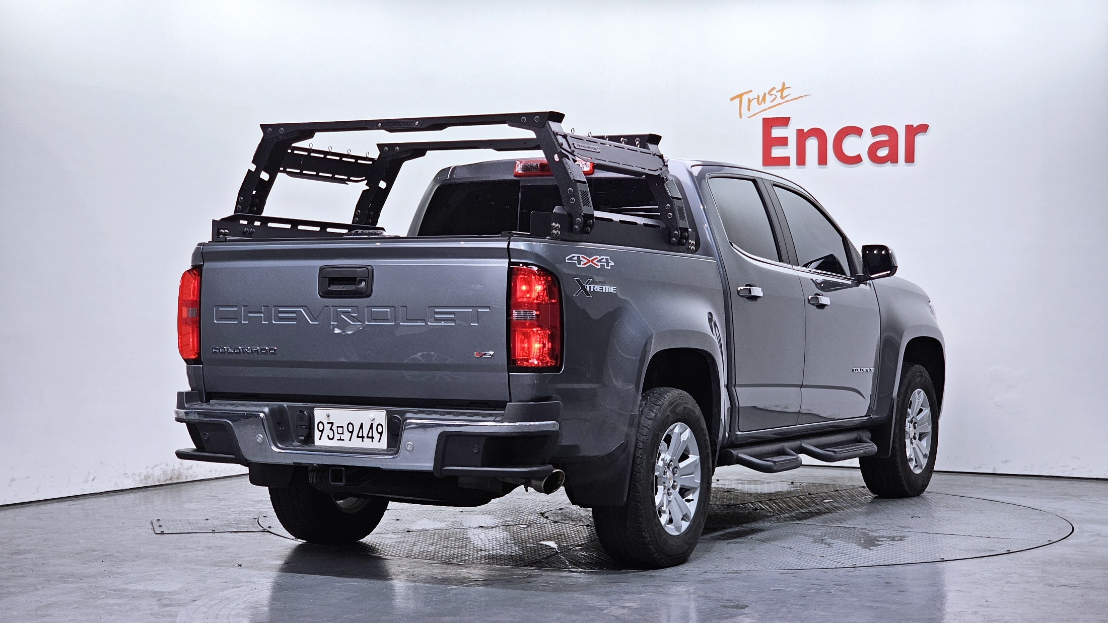 CHEVROLET COLORADO photo 2
