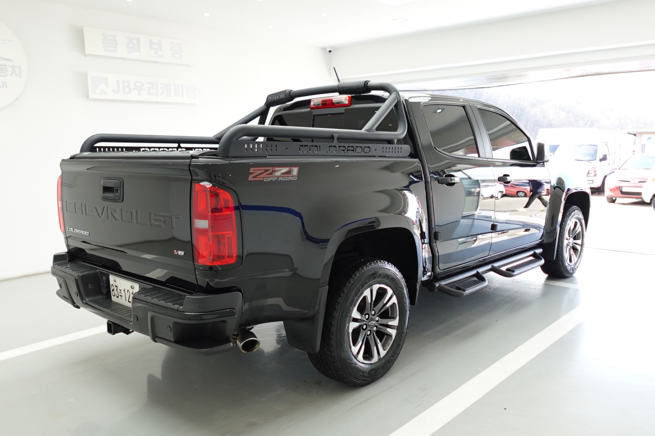 CHEVROLET COLORADO photo 2
