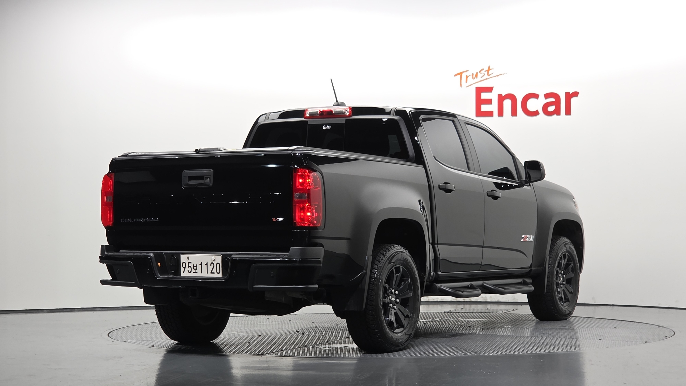 CHEVROLET COLORADO photo 3
