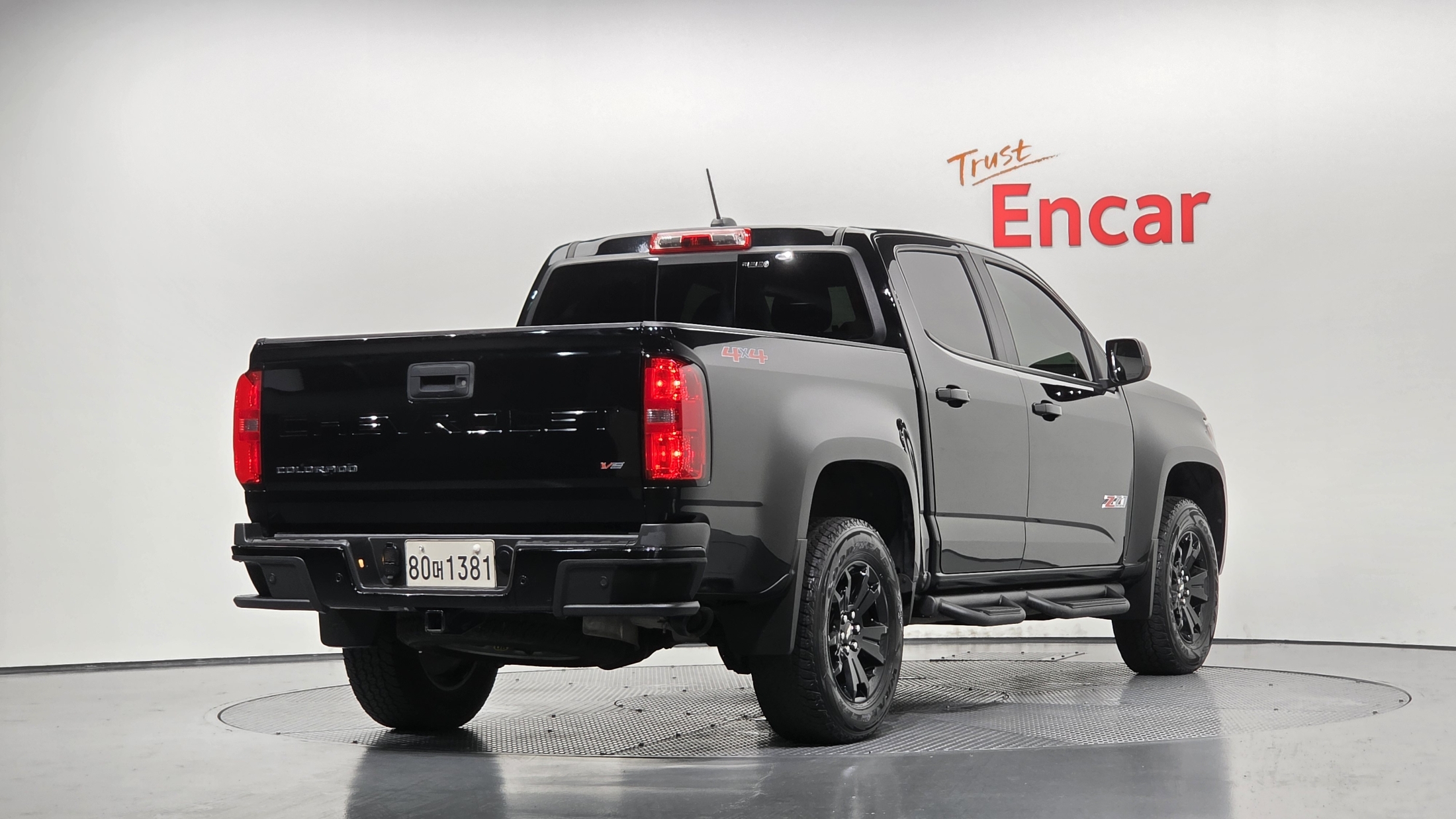 CHEVROLET COLORADO photo 2