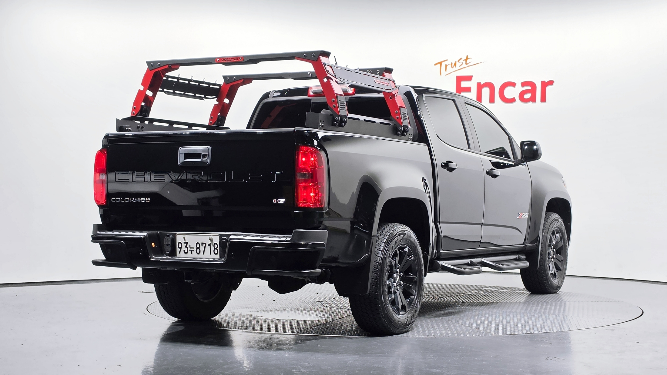 CHEVROLET COLORADO photo 2