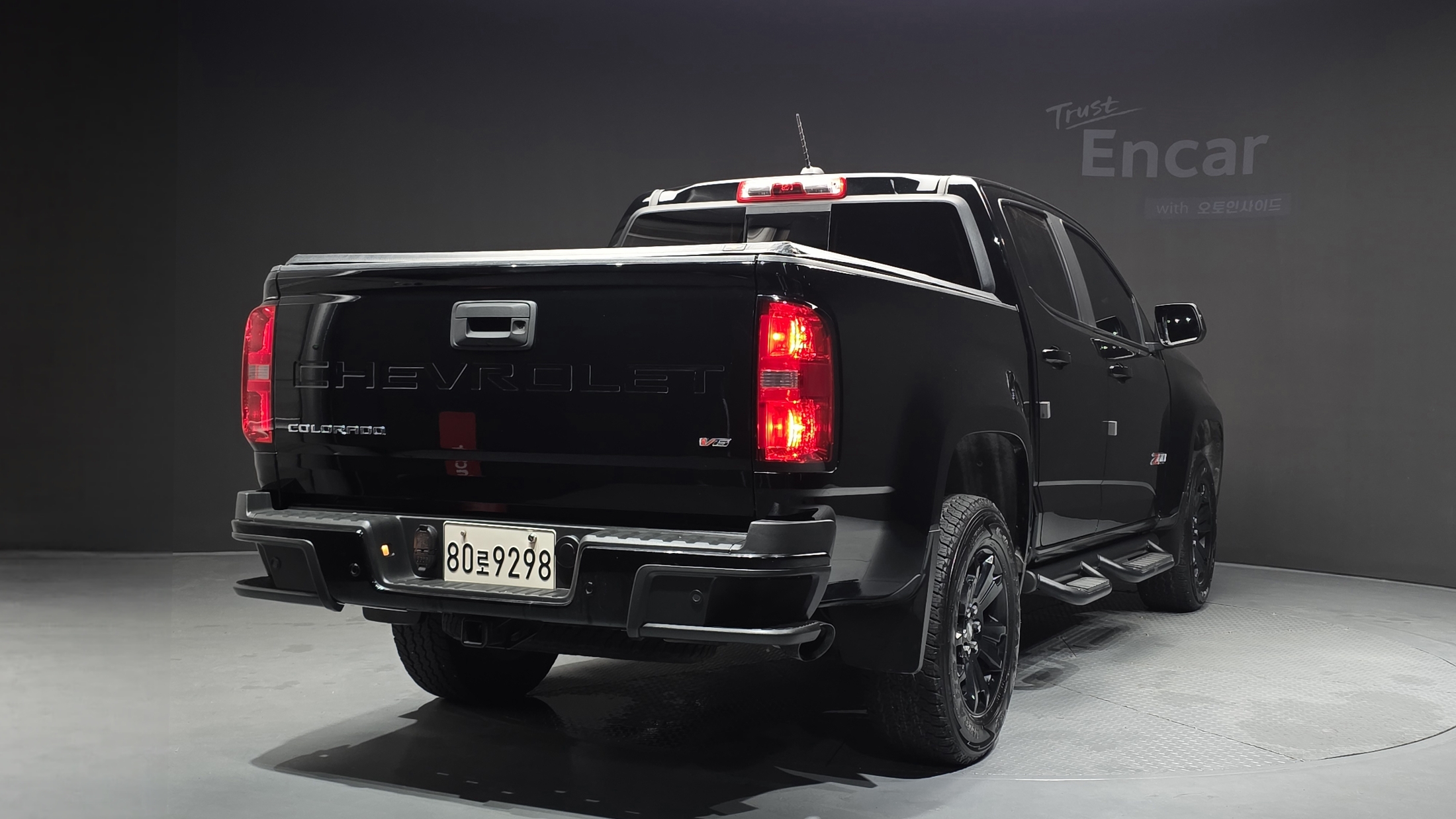 CHEVROLET COLORADO photo 2