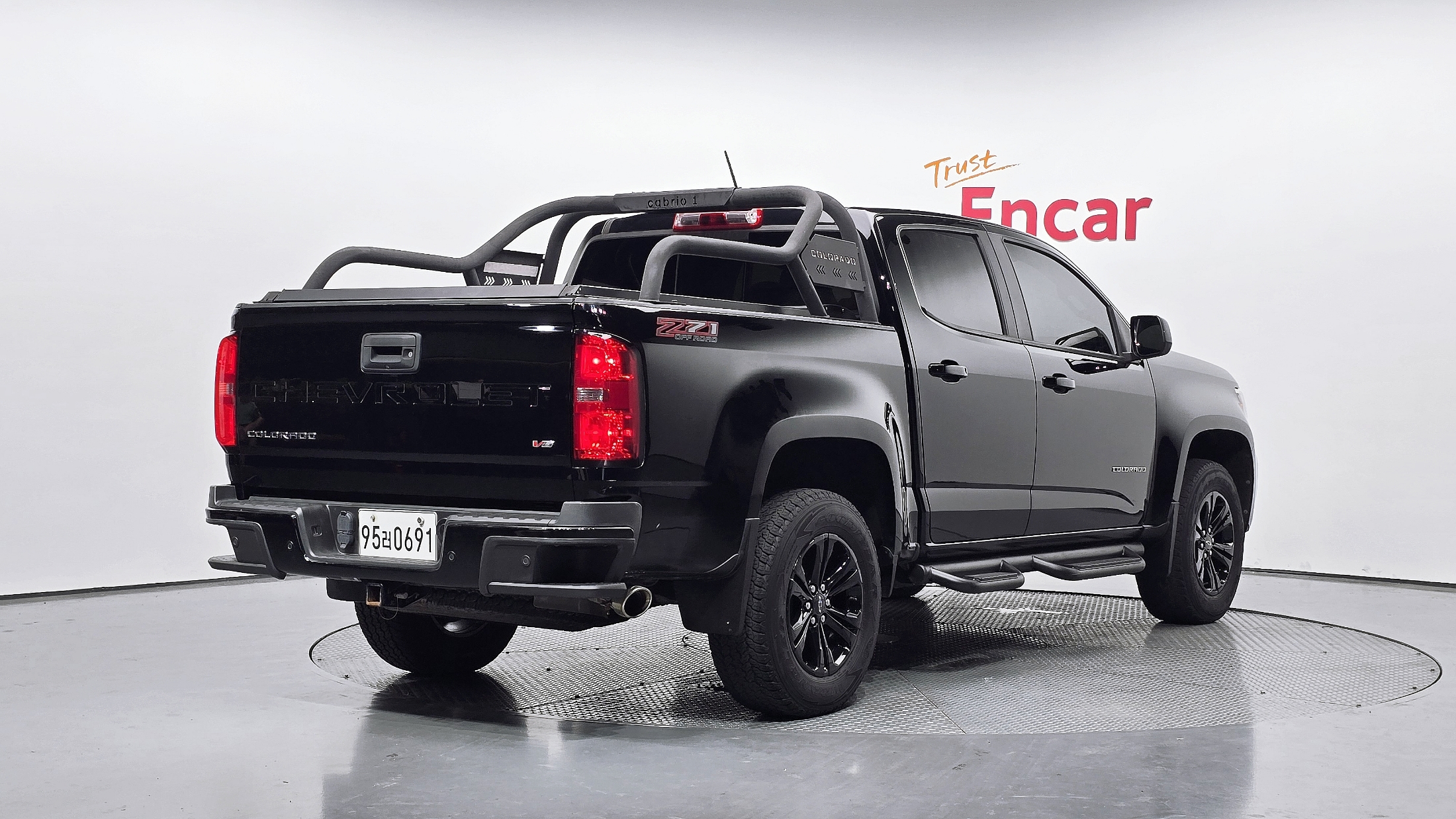 CHEVROLET COLORADO photo 2